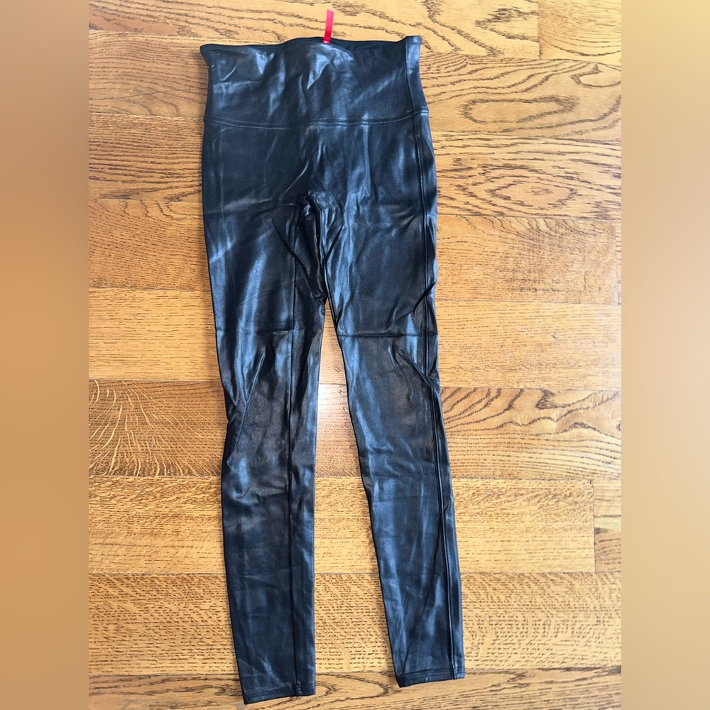 Spanx faux leather legging. Size M.